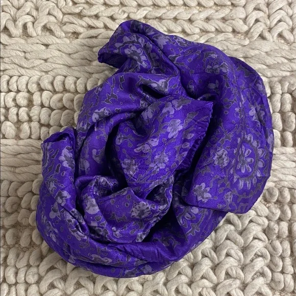 Vintage Silk Scarf | Floral Jacquard | 39x39 - Picture 4 of 10